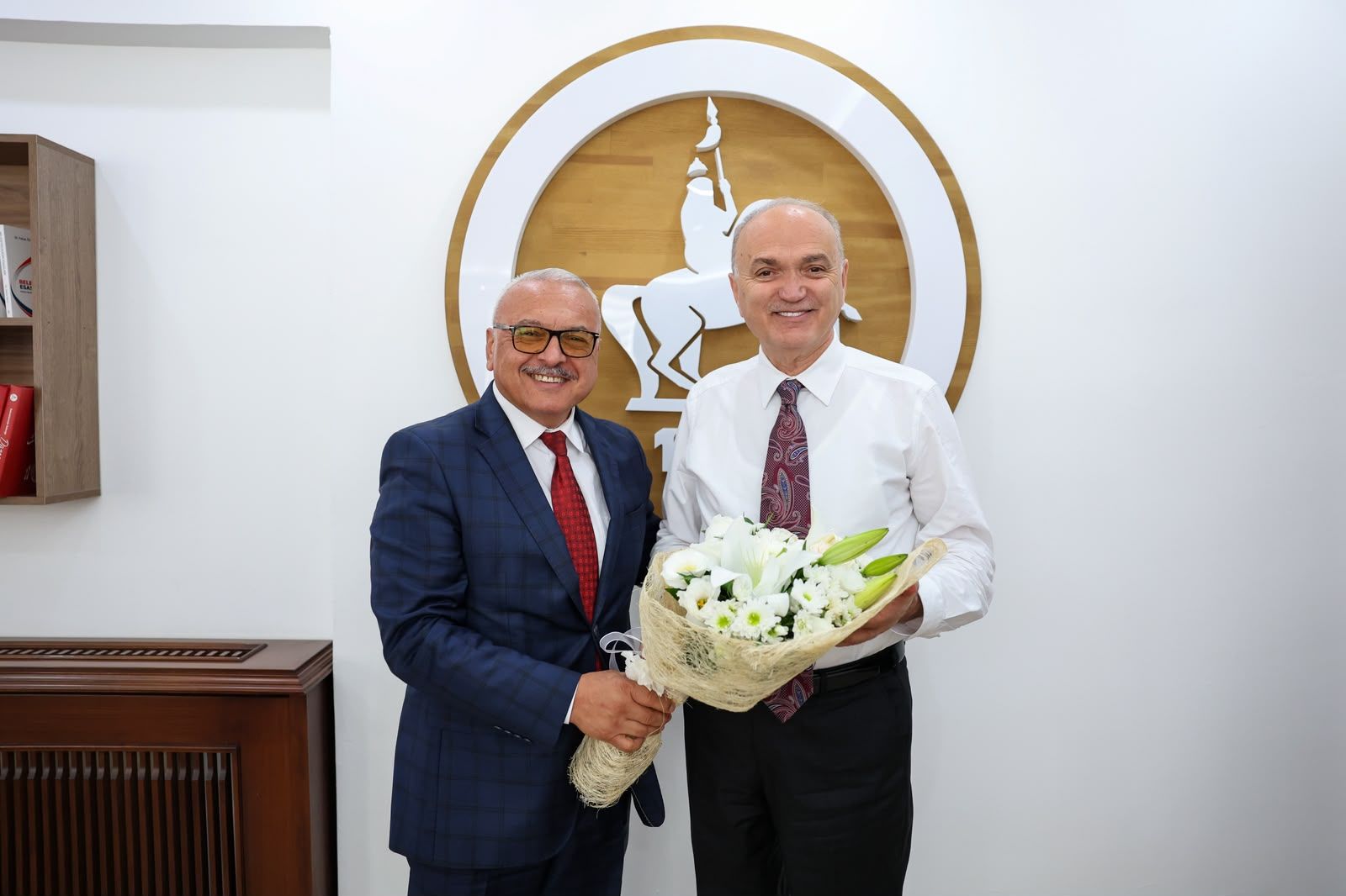 DESOB HEYETİNDEN BELEDİYE BAŞKANI DR. FARUK ÖZLÜ’YE AHİLİK KAPSAMINDA ZİYARET